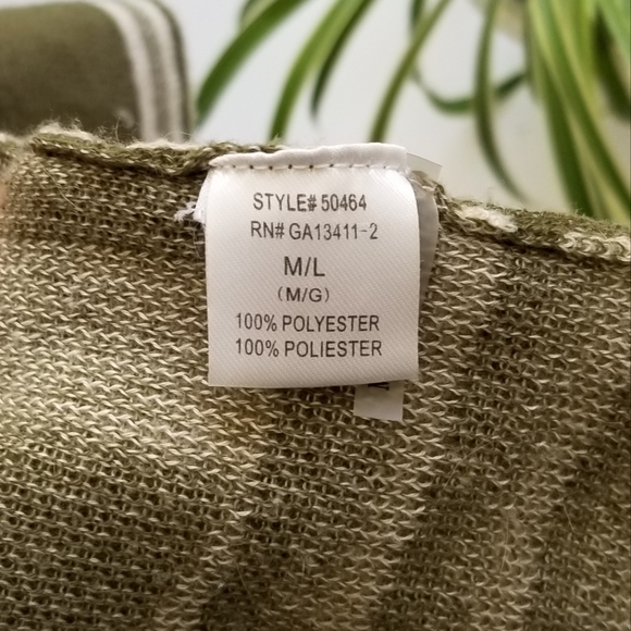 My Bajee Collection 🌿 Green and Off White Boho Aztec Flowy Cardigan Sweater Top - Picture 5 of 5